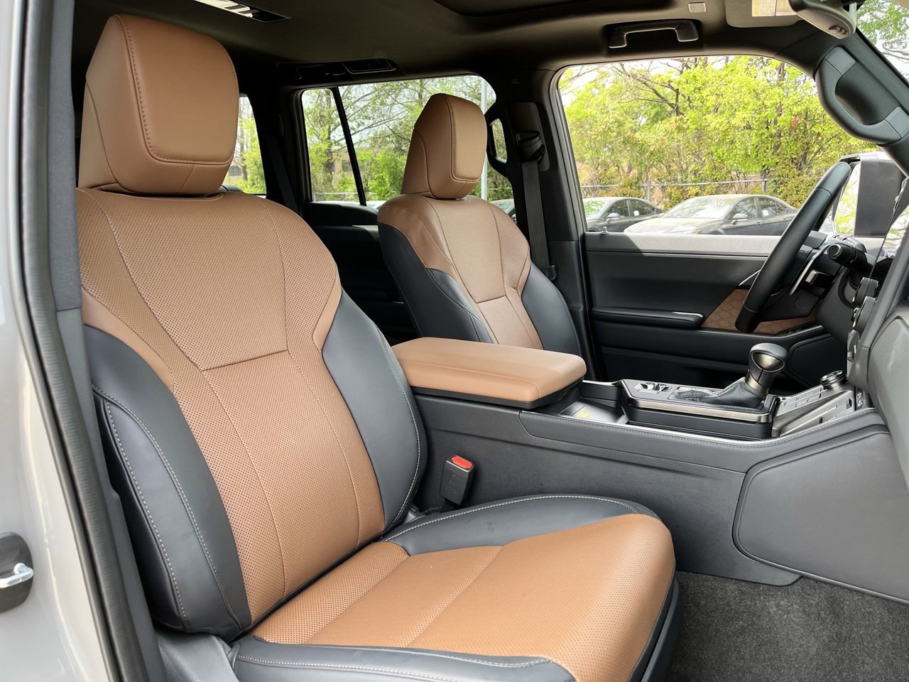 Used 2025 Lexus GX 550 w/ Accessory Package (2T) image 25