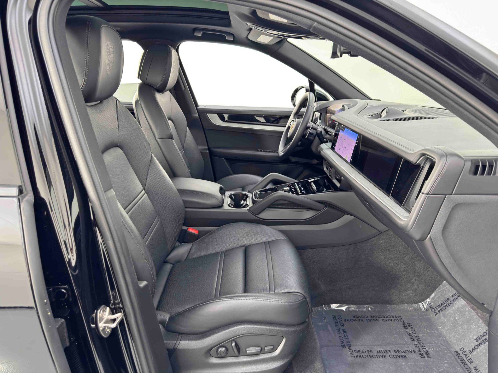 Used 2024 Porsche Cayenne w/ Premium Package image 16