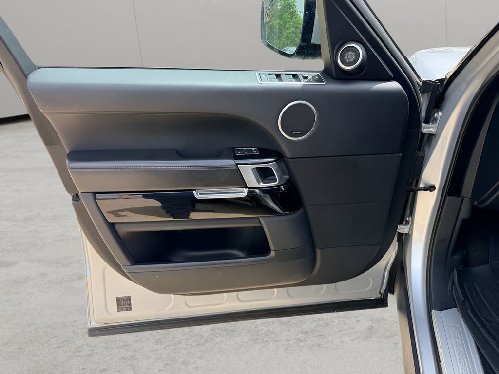 Used 2016 Land Rover Range Rover Supercharged AWD/4WD image 9