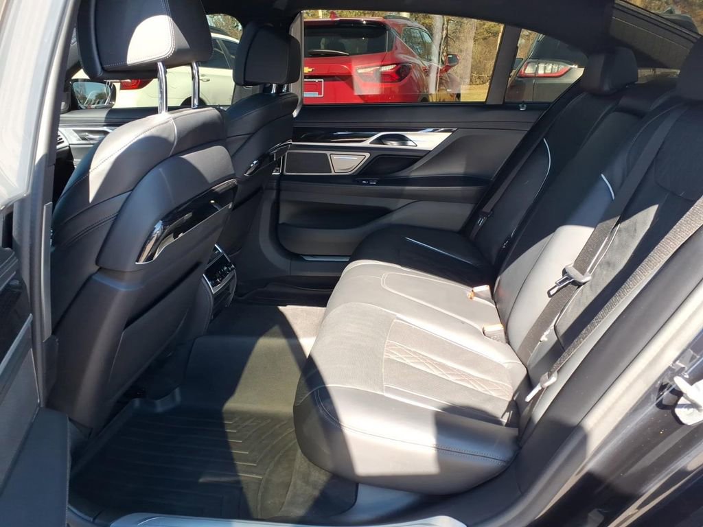 Used 2021 BMW 740i xDrive w/ M Sport Package image 10