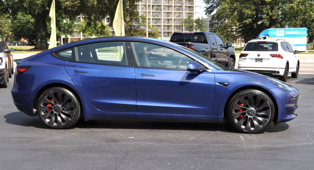 Used 2022 Tesla Model 3 Performance image 2
