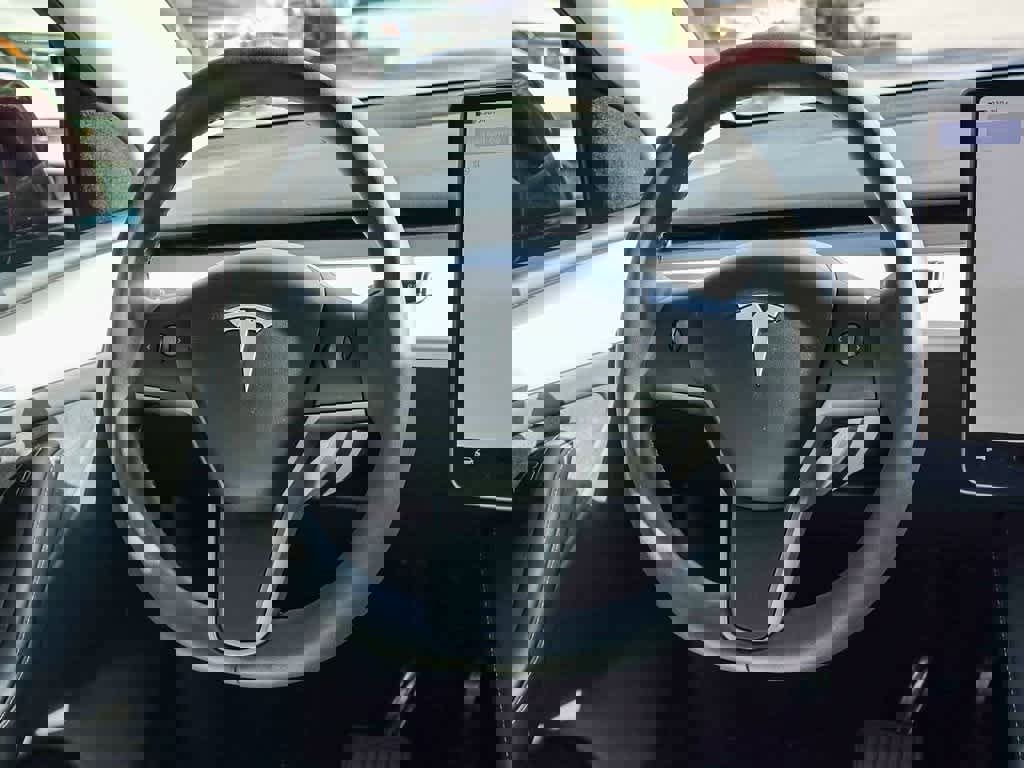 Used 2024 Tesla Model Y Long Range image 13