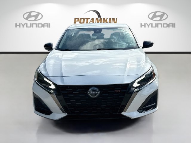 Used 2024 Nissan Altima 2.5 SR FWD image 2