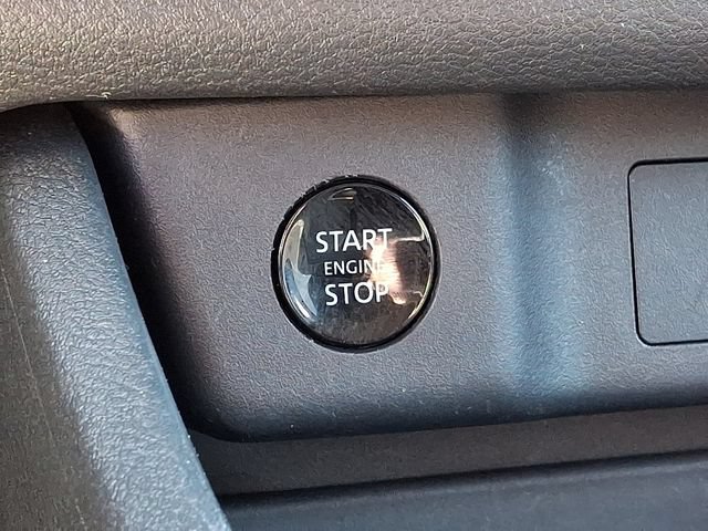 Used 2025 Nissan Rogue SV FWD image 25