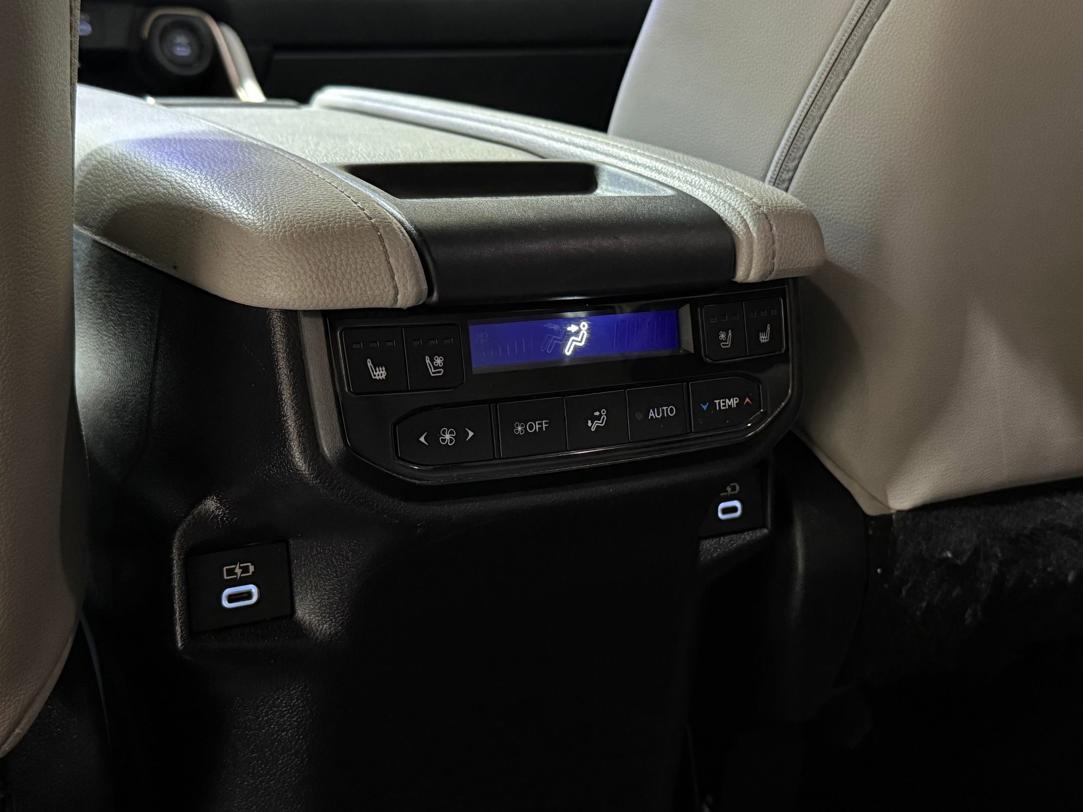 Used 2024 Toyota Grand Highlander AWD Hybrid image 39