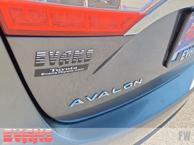 Used 2015 Toyota Avalon Limited FWD image 4