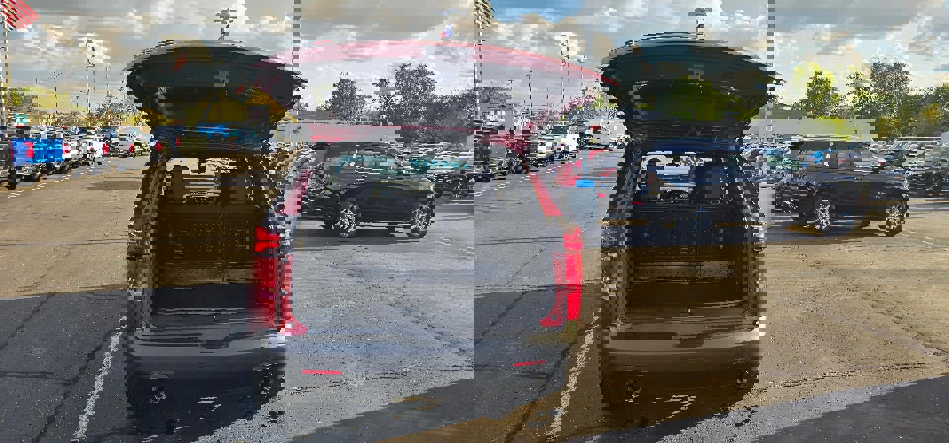 Certified 2023 Chevrolet Traverse LT w/ LPO, Floor Liner Package image 7