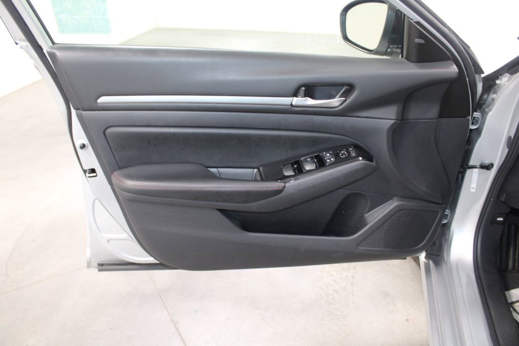 Used 2024 Nissan Altima 2.5 SR image 22