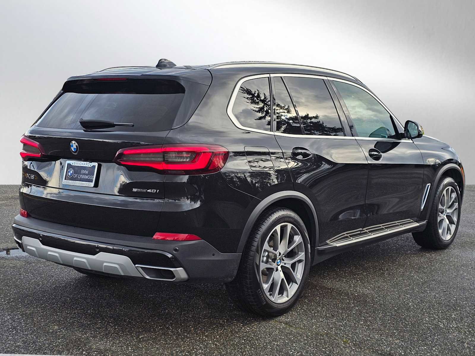 Used 2022 BMW X5 sDrive40i w/ Parking Assistance Package image 3