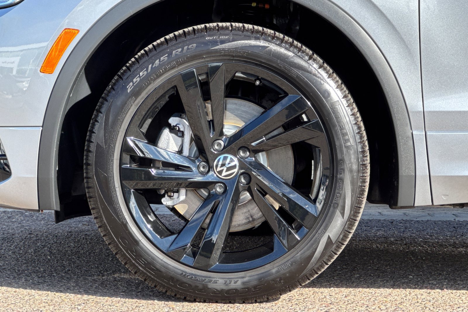 Used 2023 Volkswagen Tiguan SE R-Line image 26