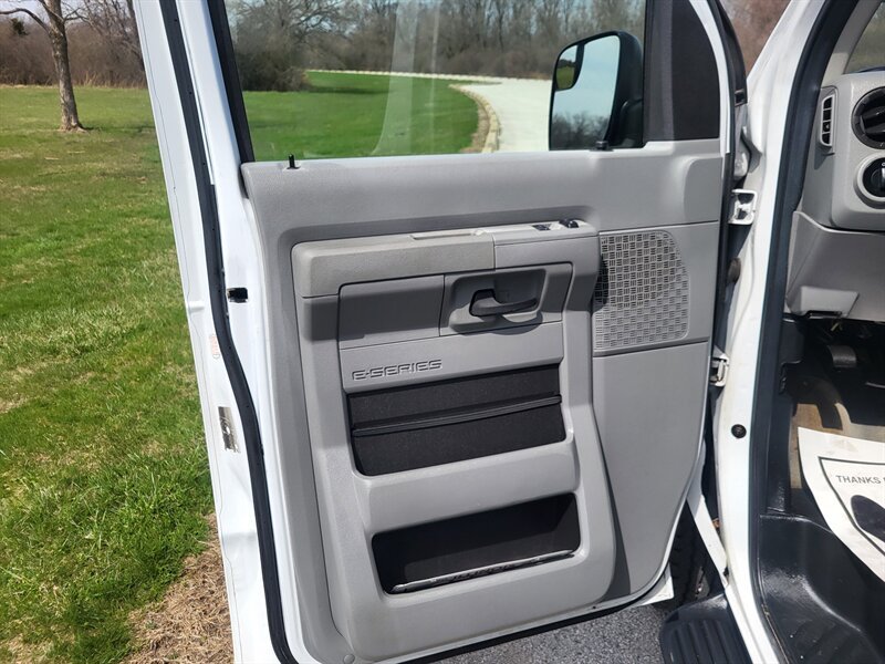 Used 2014 Ford E-350 and Econoline 350 XLT RWD image 27