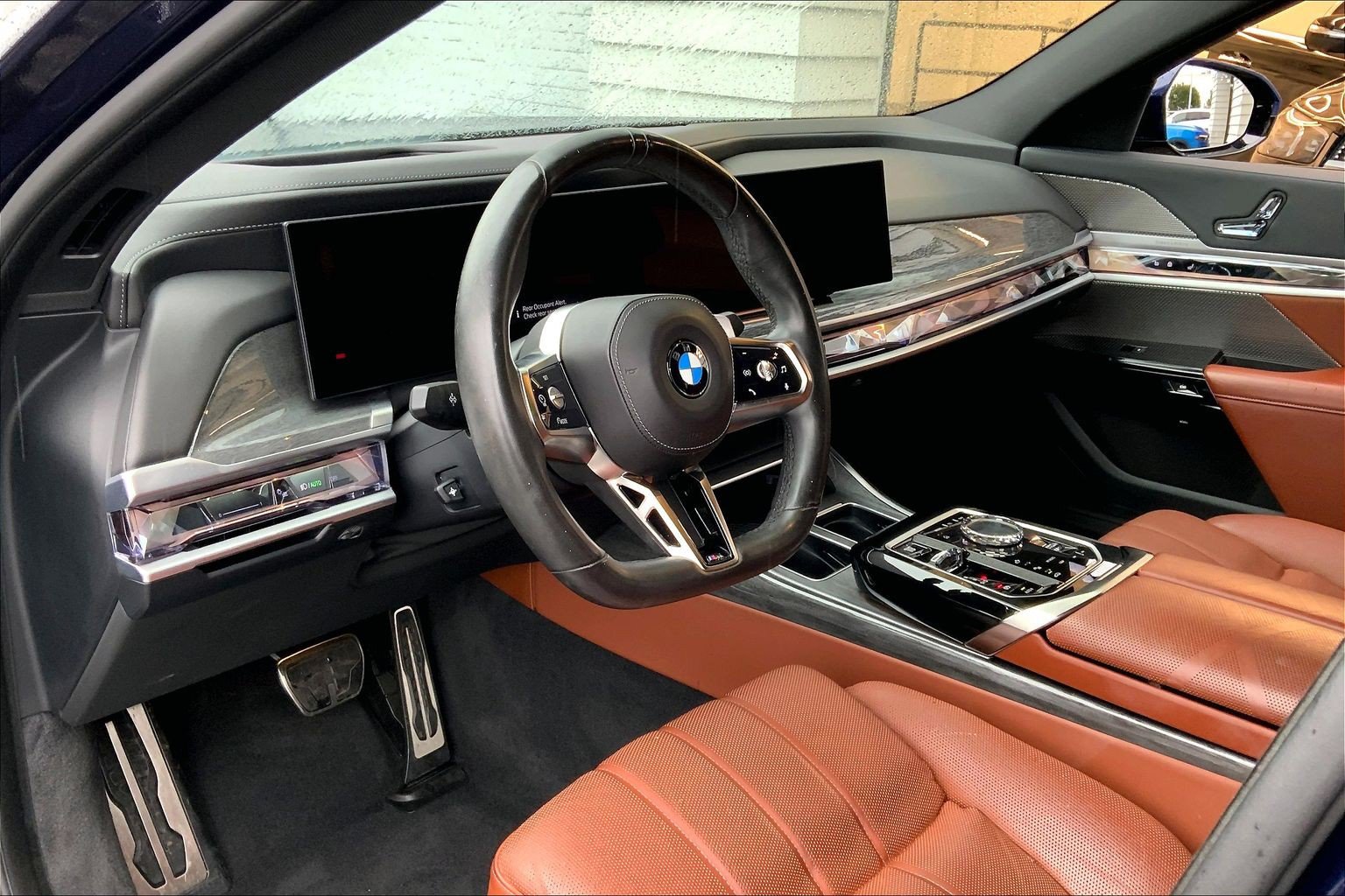 Used 2023 BMW 760i xDrive w/ Luxury Rear Seating Package AWD/4WD image 4