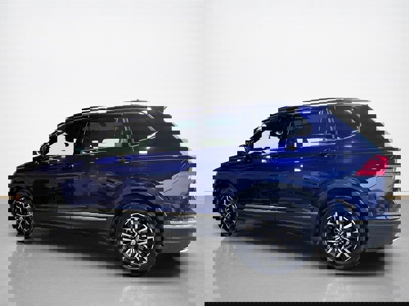 Used 2021 Volkswagen Tiguan SE w/ Panoramic Sunroof Package AWD/4WD image 7