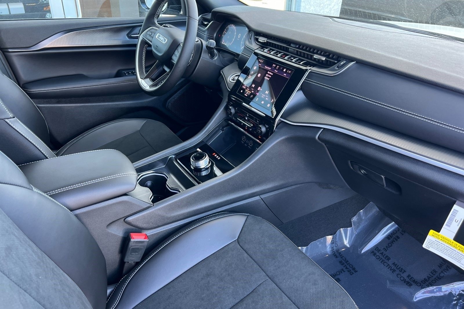 New 2025 Jeep Grand Cherokee L Laredo image 17