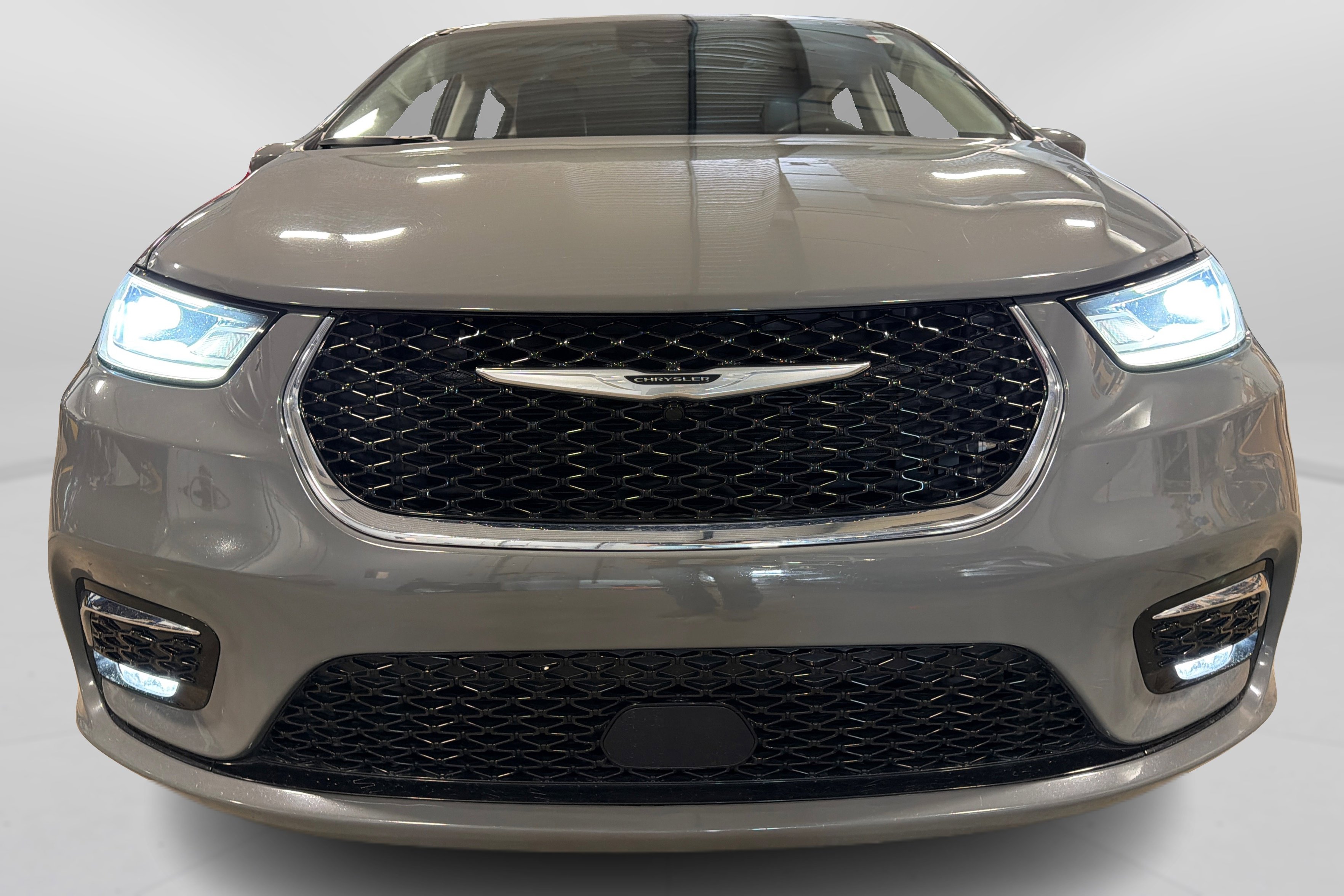Used 2023 Chrysler Pacifica Touring-L FWD image 10