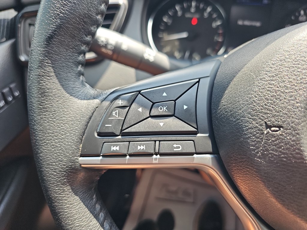 Used 2020 Nissan Rogue SL FWD image 17