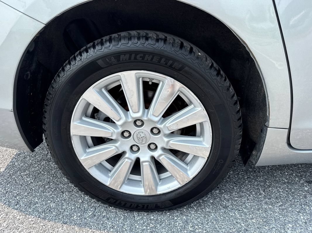 Used 2014 Toyota Sienna XLE AWD/4WD image 35