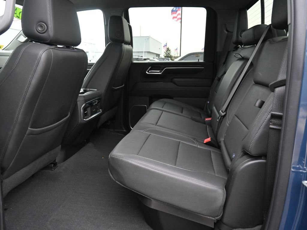 Used 2024 GMC Sierra 3500 SLT w/ SLT Premium Package image 29