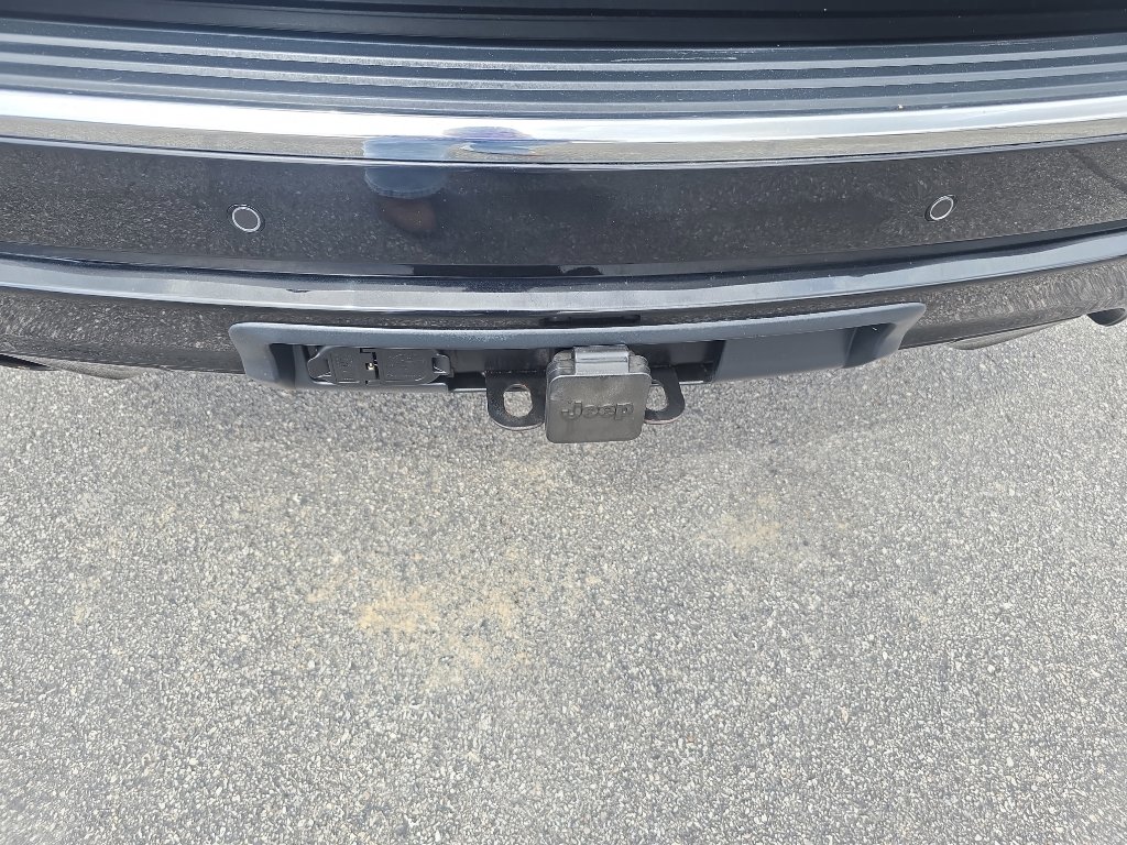 Used 2017 Jeep Grand Cherokee Overland image 9