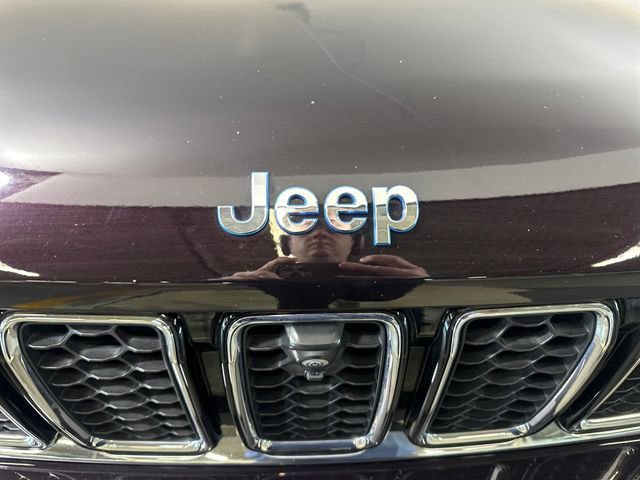 Used 2022 Jeep Grand Cherokee Overland w/ Advanced Protech Group III AWD/4WD image 9