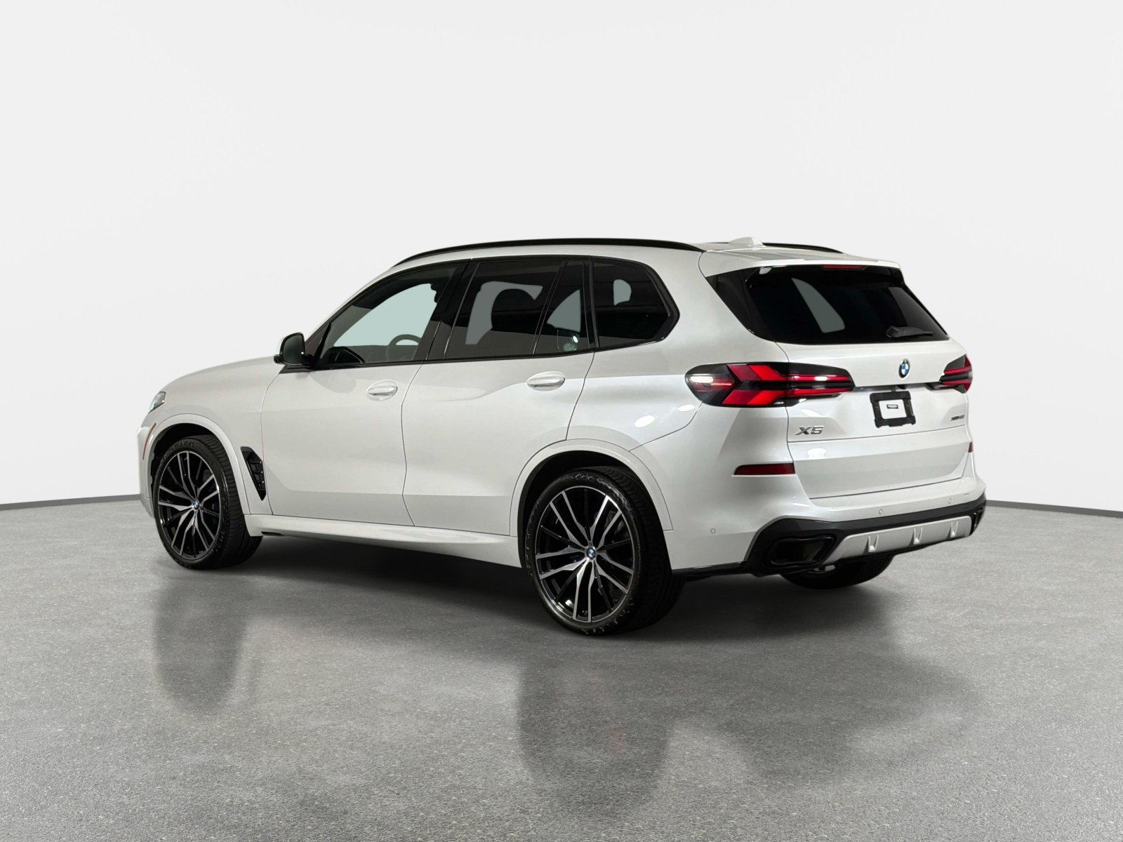 Used 2024 BMW X5 xDrive40i AWD/4WD image 5