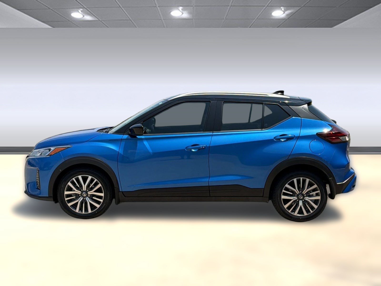 Used 2021 Nissan Kicks SV FWD image 2