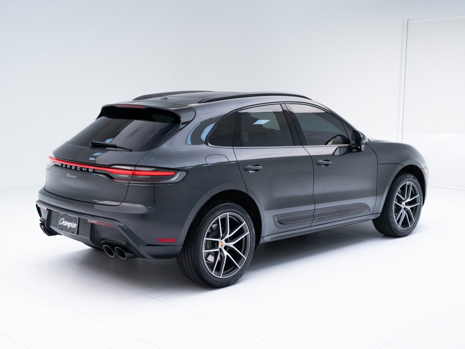 Certified 2023 Porsche Macan image 9