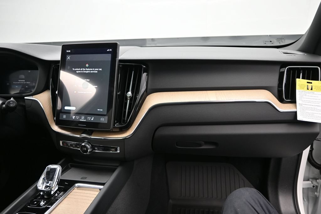 New 2026 Volvo XC60 T8 Plus w/ Climate Package PRO AWD/4WD image 22