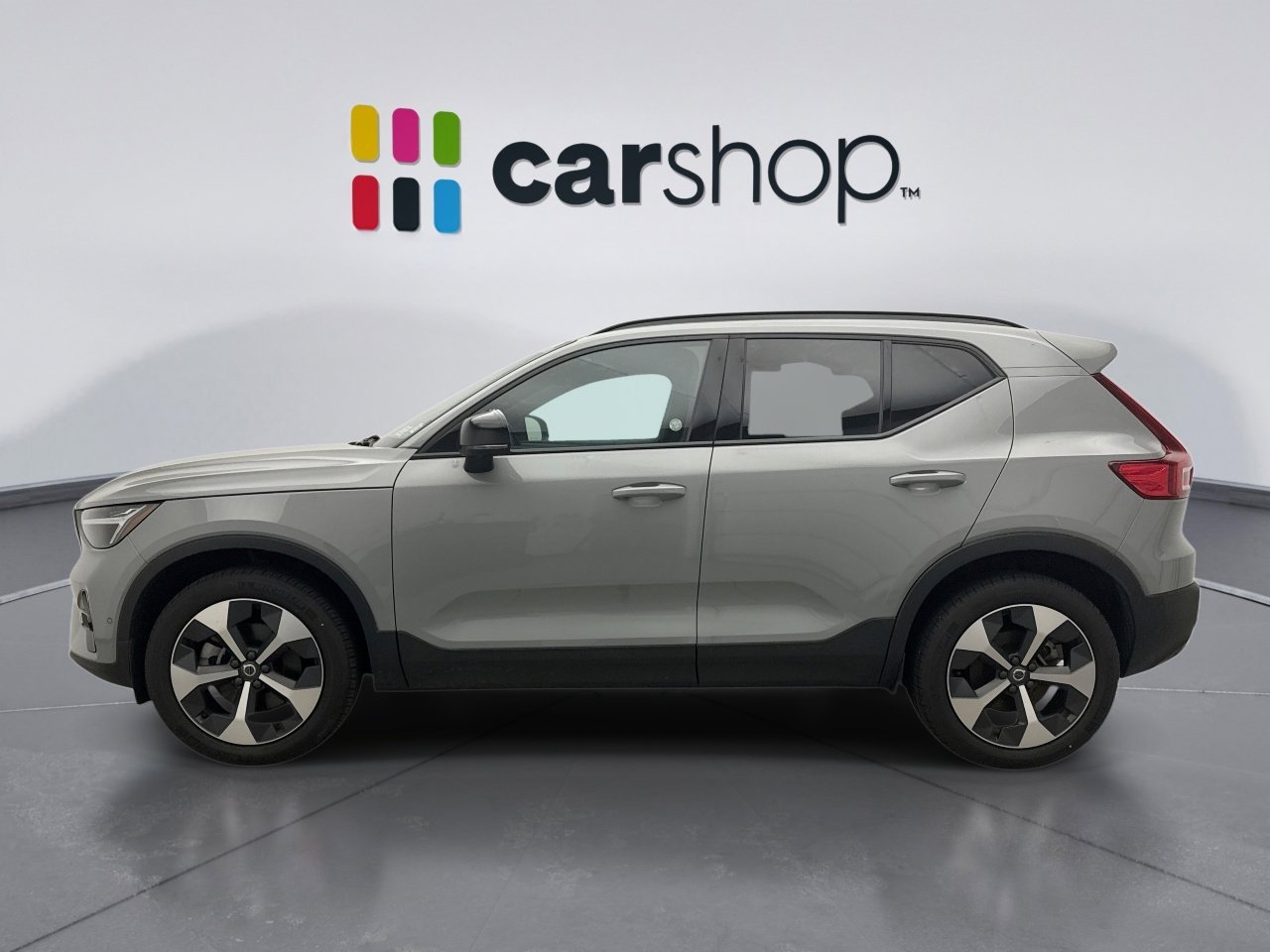 Used 2025 Volvo XC40 B5 Plus AWD/4WD image 2