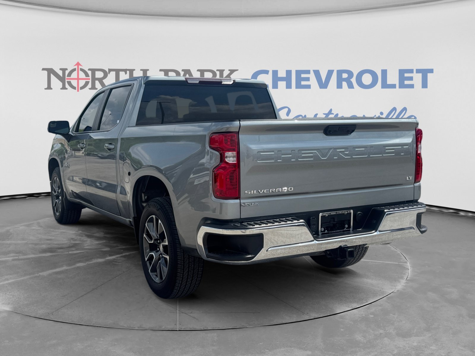 Used 2024 Chevrolet Silverado 1500 LT RWD image 7