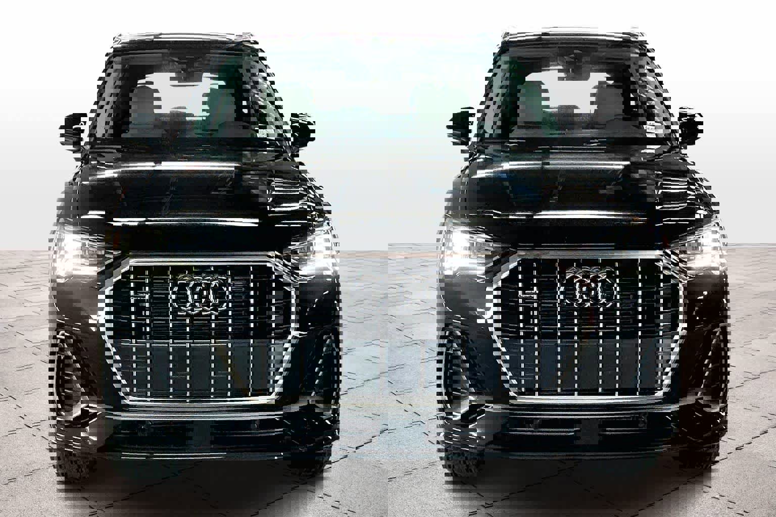 Certified 2025 Audi Q3 2.0T Premium w/ Convenience Package image 3