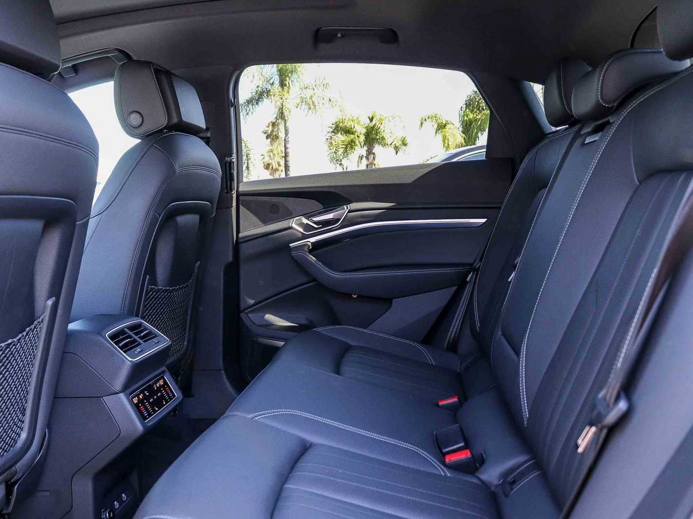 Certified 2023 Audi e-tron Premium Plus w/ Premium Plus Package AWD/4WD image 19
