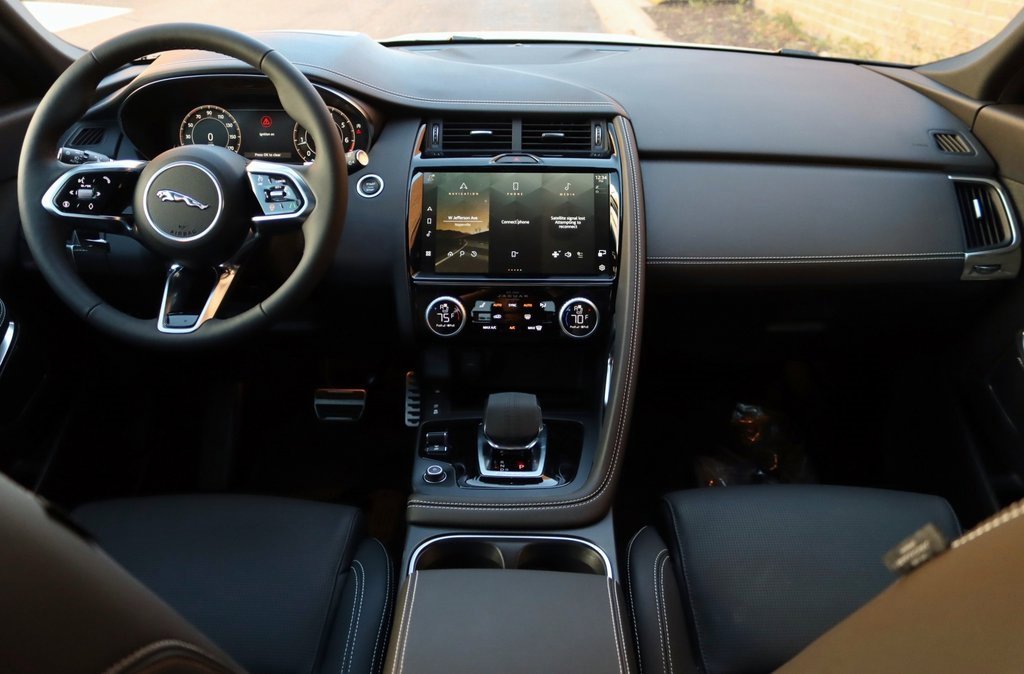 Used 2024 Jaguar E-PACE R-Dynamic SE image 9