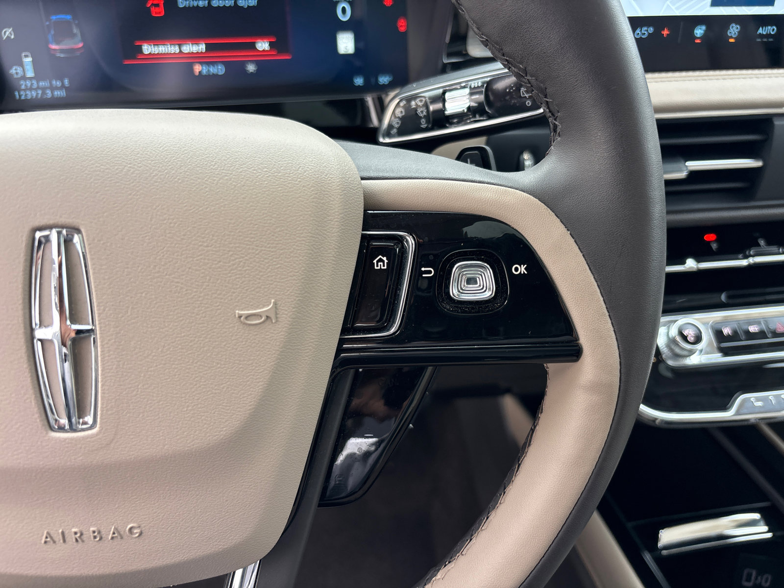 Certified 2024 Lincoln Corsair AWD w/ Equipment Group 101A image 18