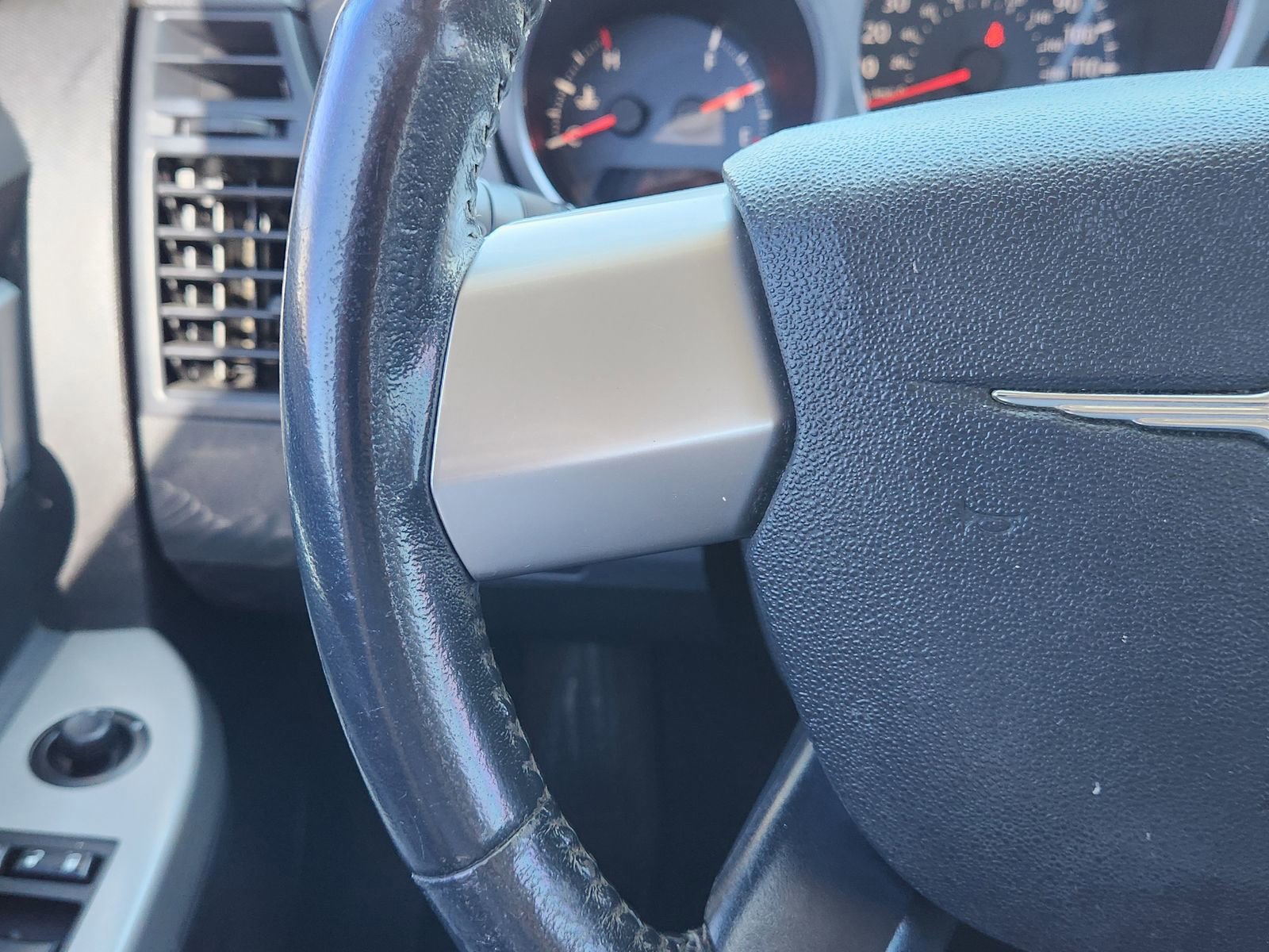 Used 2010 Chrysler Sebring Limited image 32