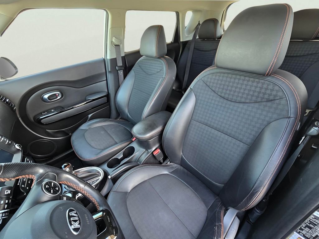 Used 2018 Kia Soul ! FWD image 3