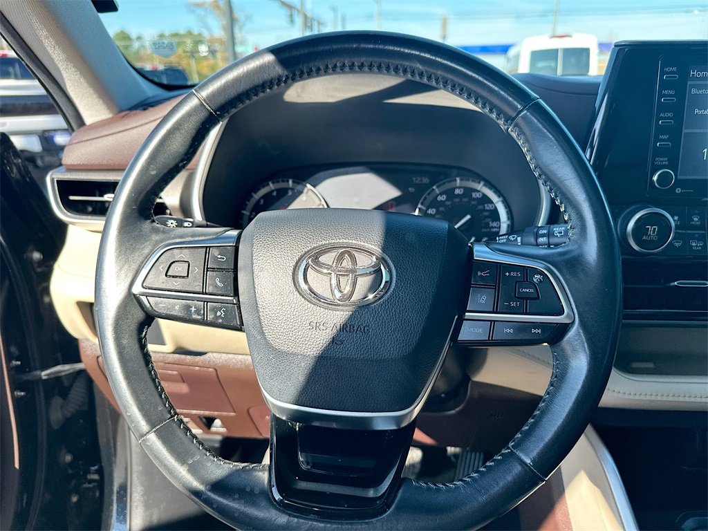 Used 2020 Toyota Highlander XLE image 18