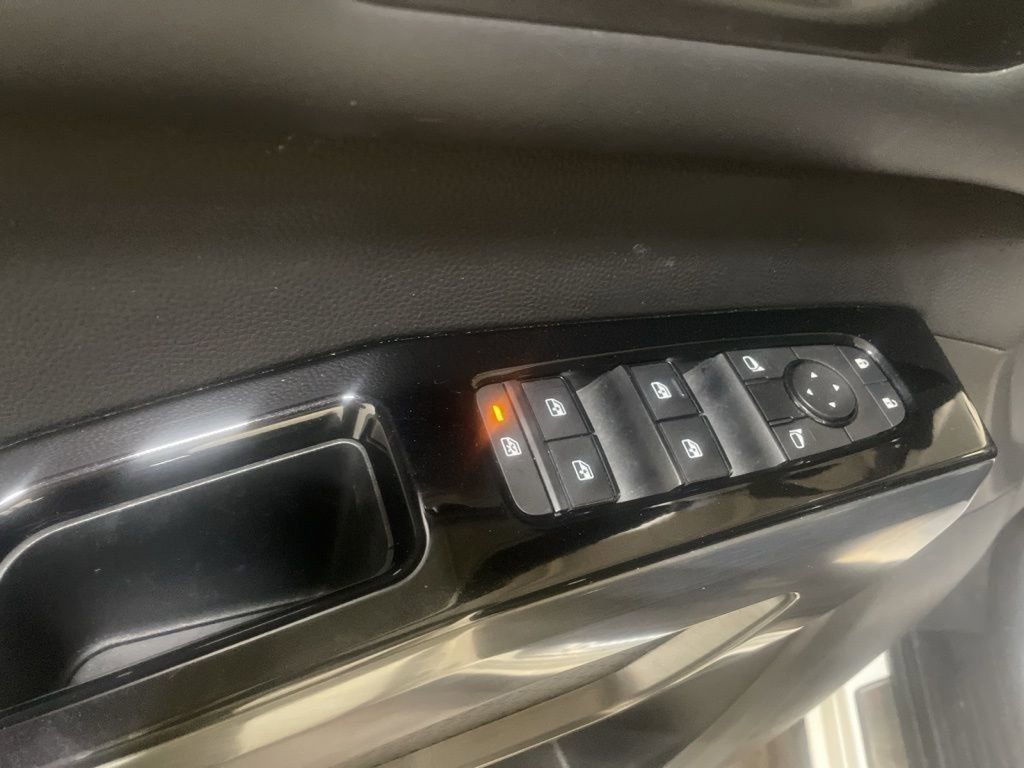 Used 2023 Nissan Pathfinder SL w/ Lighting Package (N92) image 12