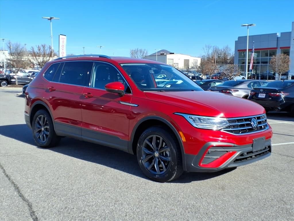 Used 2022 Volkswagen Tiguan SE image 2