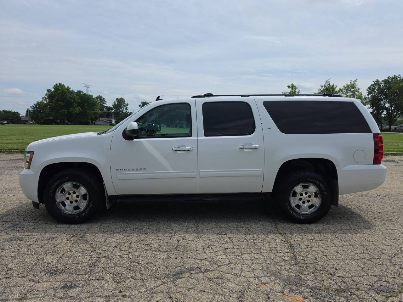 Used 2012 Chevrolet Suburban LT AWD/4WD image 3