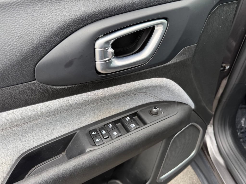 Used 2023 Jeep Compass Latitude AWD/4WD image 21