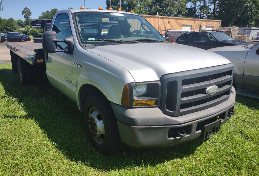 Used 2006 Ford F350 2WD Regular Cab DRW Super Duty image 3