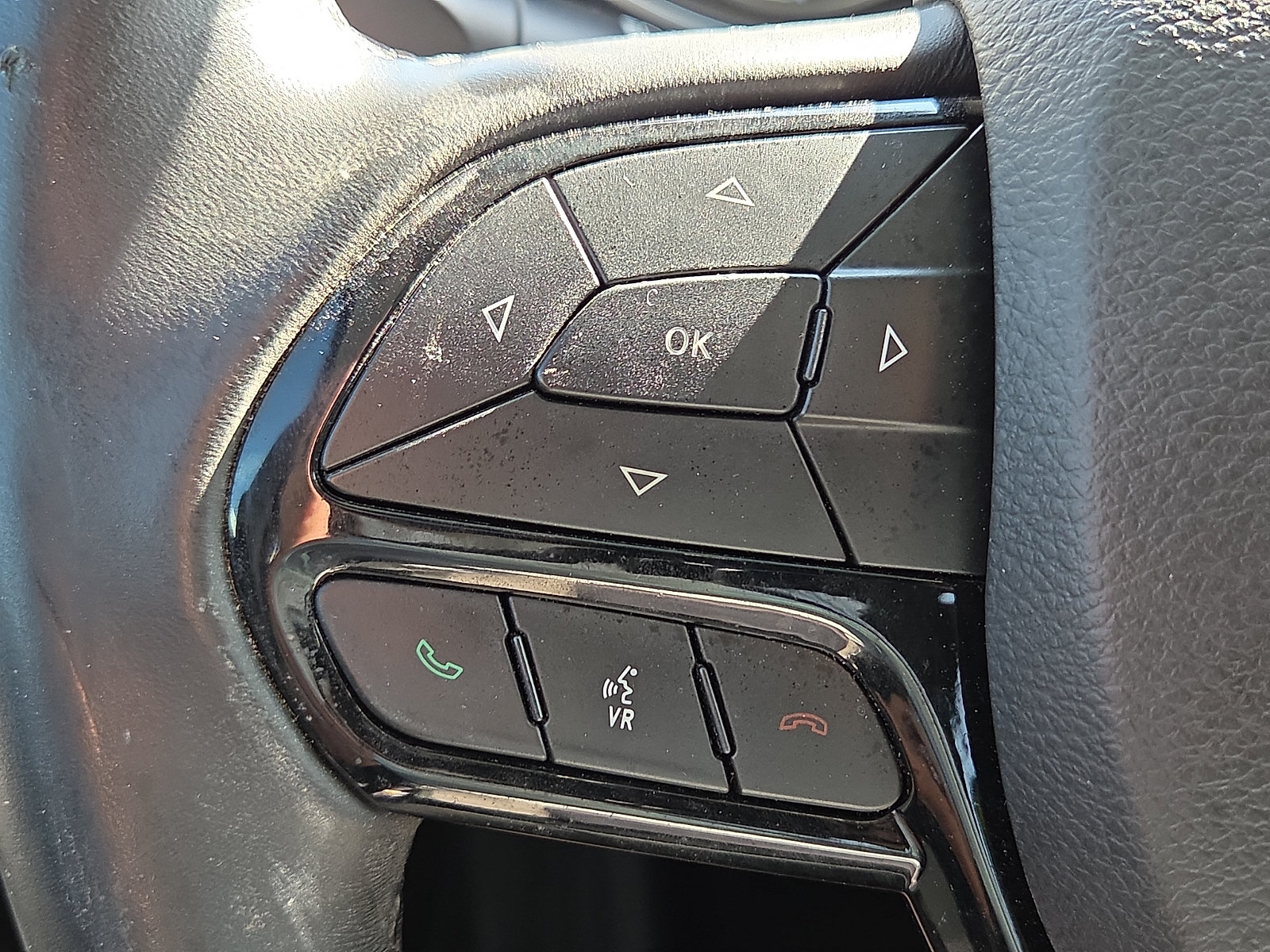 Used 2019 Jeep Cherokee Latitude Plus FWD image 21