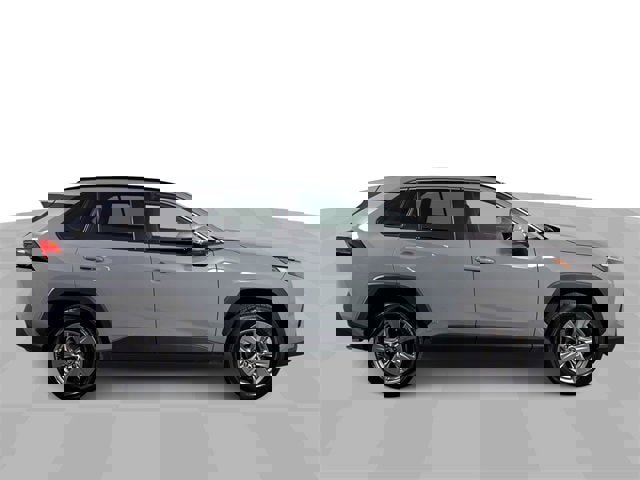 Used 2022 Toyota RAV4 XLE image 9