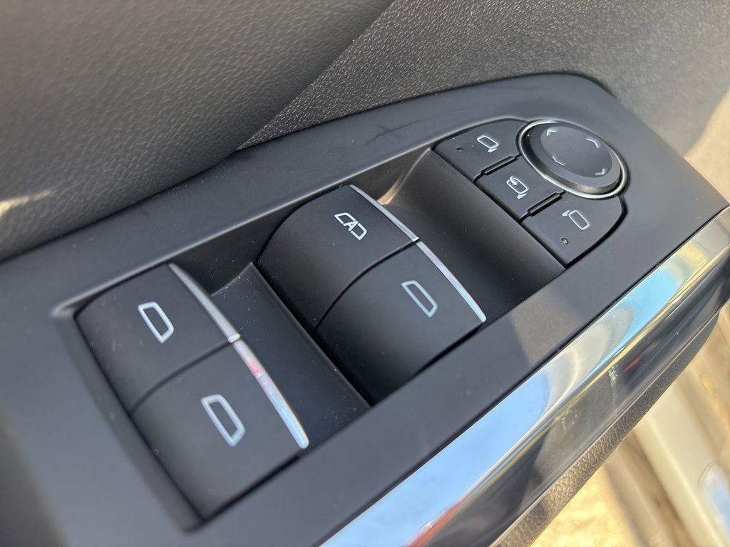 Used 2024 Chevrolet Traverse RS image 21