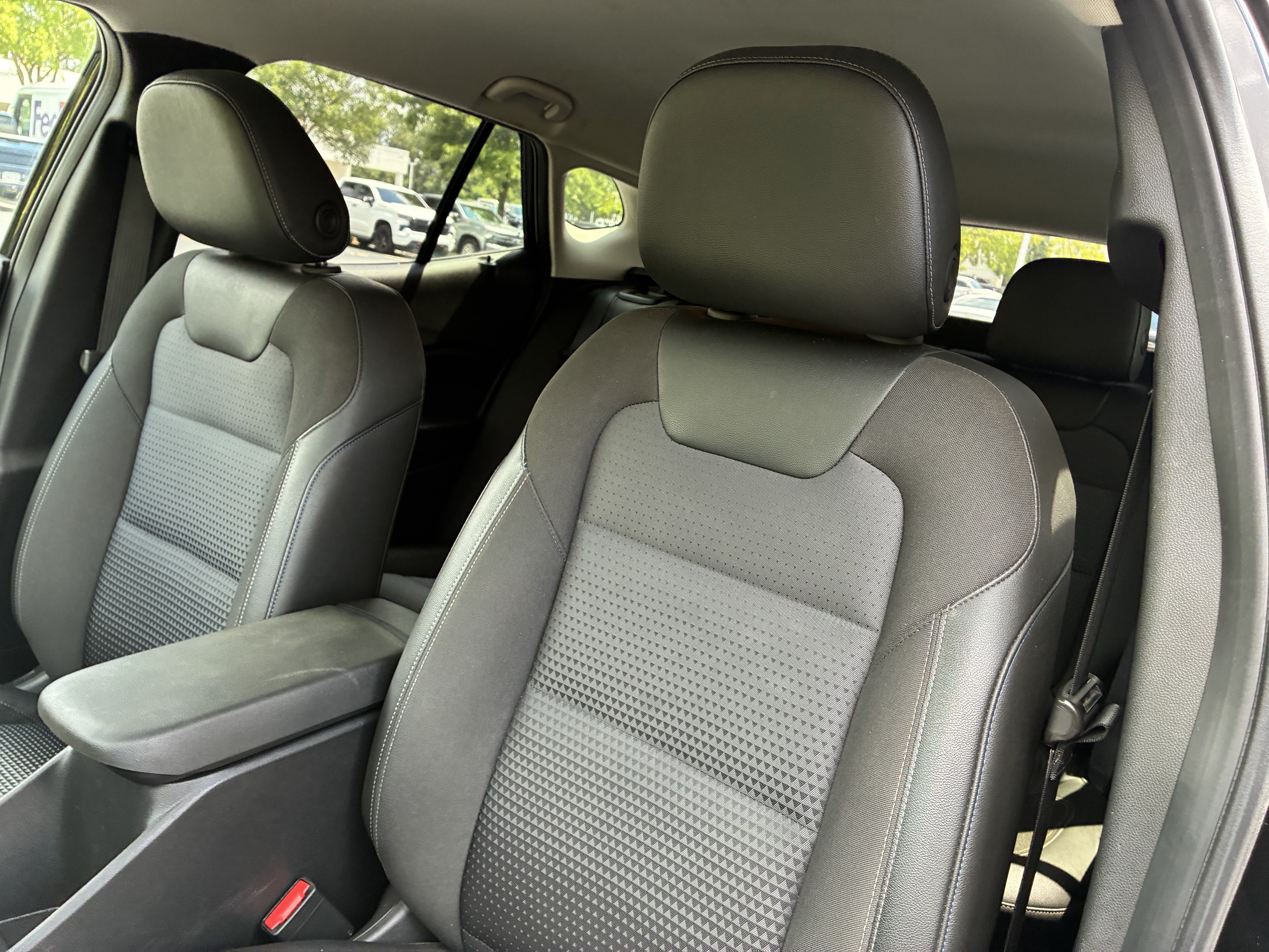 Used 2025 Chevrolet Trax LT FWD image 21