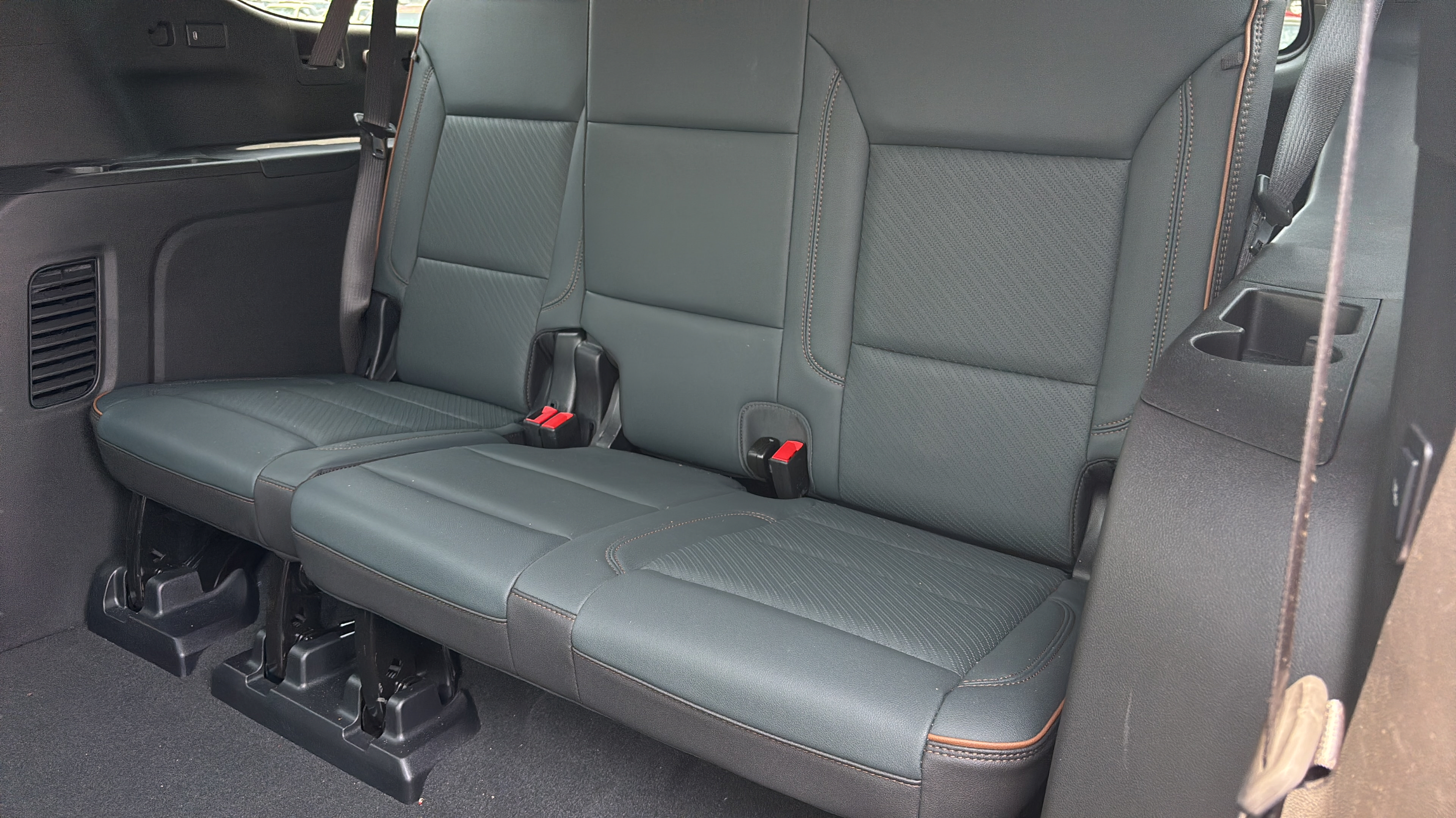 Used 2025 GMC Yukon XL AT4 AWD/4WD image 9