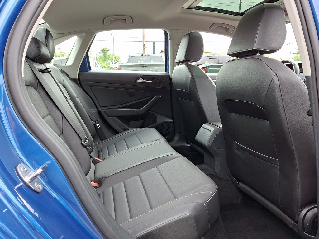 Used 2024 Volkswagen Jetta SE FWD image 13
