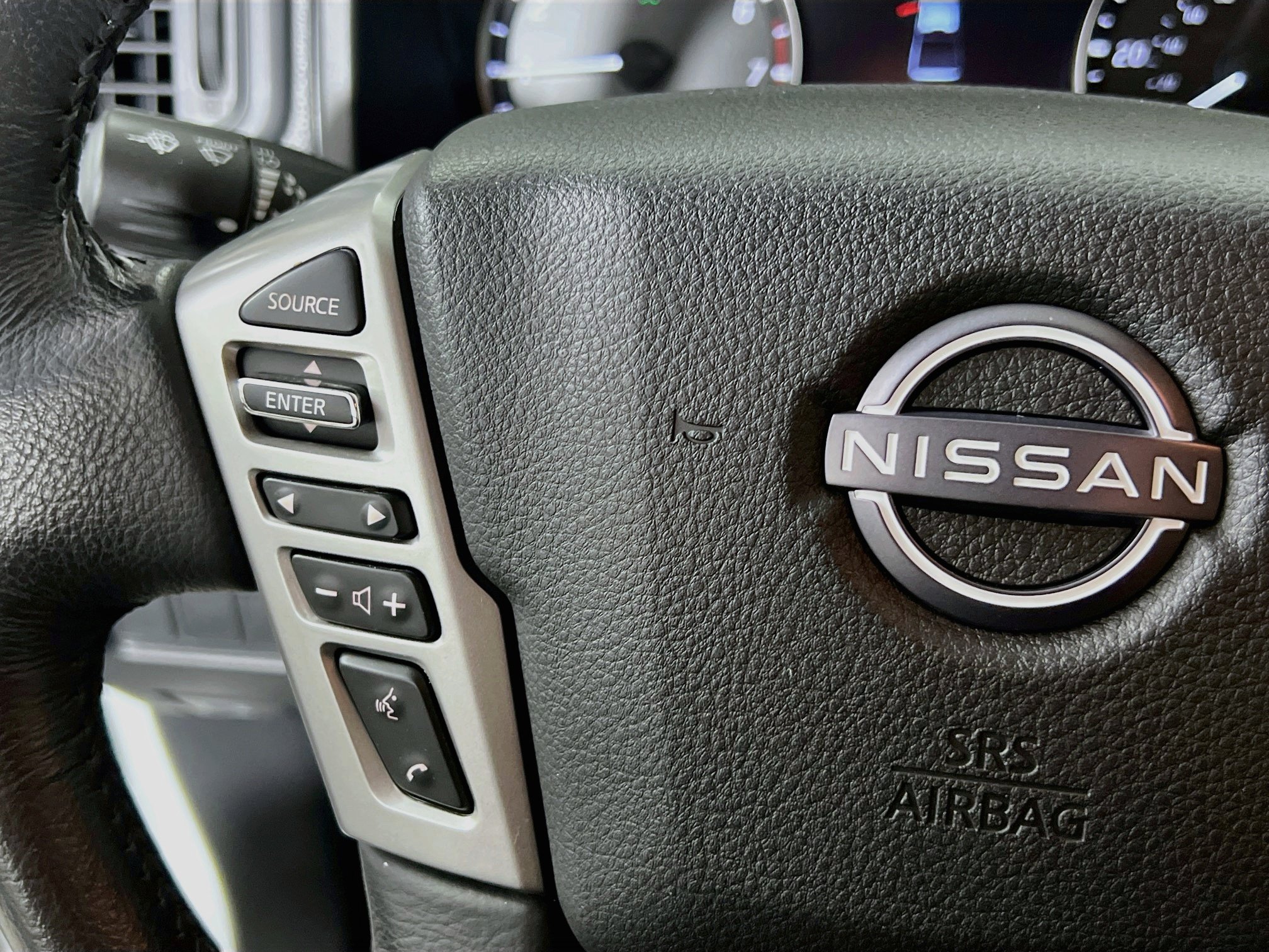 Used 2024 Nissan Titan SV AWD/4WD image 18