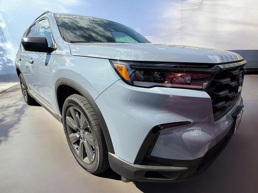 Used 2025 Honda Pilot Sport image 14